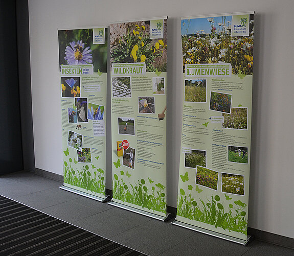 Blick in die Ausstellung „Tatort Garten – Ödnis oder Oase“, die im Amtsgerichtsgebäude gezeigt wurde. (Foto: Stadt Freising)