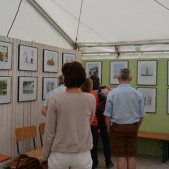 In Zusammenarbeit mit der Klimaschutzmanagerin der Stadt Freising wurde auf dem Uferlos Festival die Ausstellung „Glänzende Aussichten“ präsentiert.