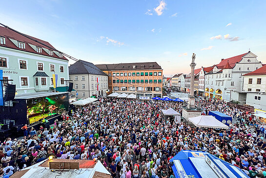 Das Open-Air im Herzen Freising war auch 2023 wieder ein Publikumsmagnet. (Foto: Sabina Kirchmaier)