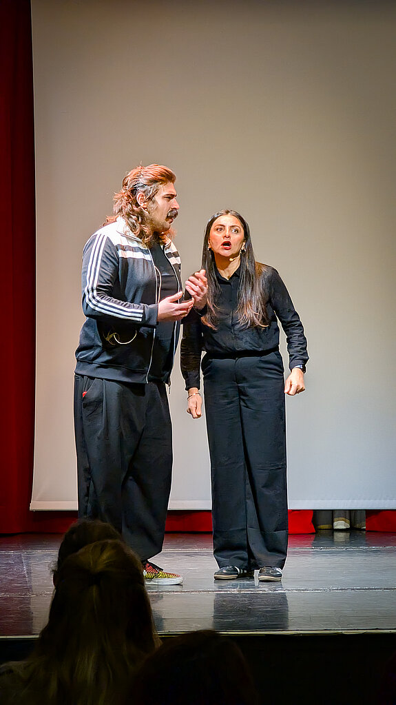 Yarkin Erkul und Gülay Foster von Impro a la turka begeisterten das Publikum mit Ihren spontanen Einlagen.