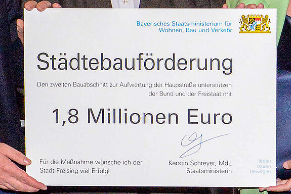 Aus dem von Bund und Land getragenen Städtebauförderungsprogramm "Aktive Stadt- und Ortsteilzentren" gehen 1,8 Millionen an die Stadt Freising für den Umbau der Oberen Altstadt mit Öffnung der Moosach. (Foto: Stadt Freising)