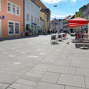 Eindrücke vom mittleren Abschnitt der Unteren Hauptstraße nach den Umbaumaßnahmen. (Foto: Stadt Freising)