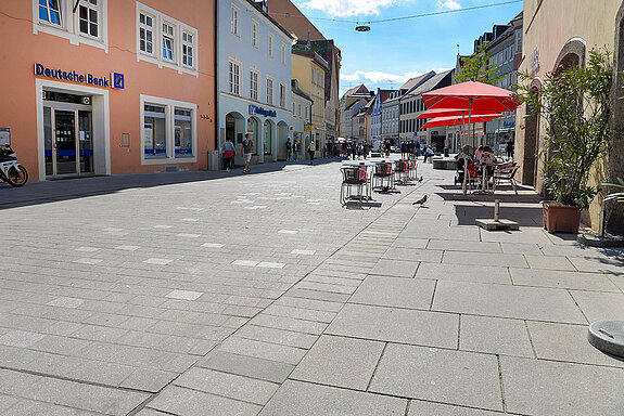 Eindrücke vom mittleren Abschnitt der Unteren Hauptstraße nach den Umbaumaßnahmen. (Foto: Stadt Freising)