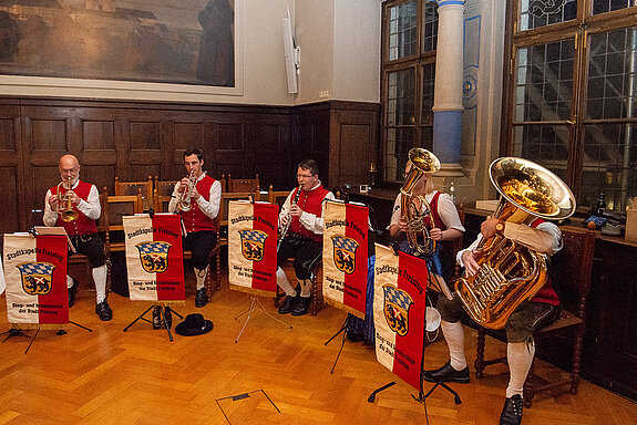 Für festliche Stimmung während der Feier sorgte das Quartett der Musikschule Freising unter Leitung von Jürgen Wüst. (Foto: Stadt Freising)