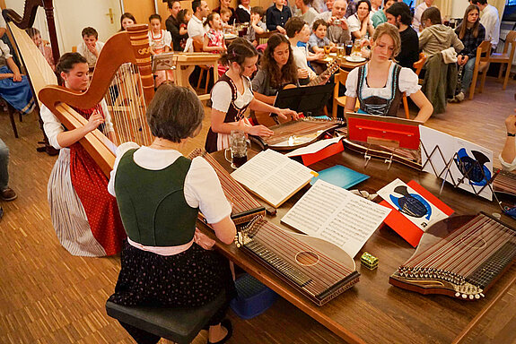 Echte Volksmusik wird beim Hoagart der Musikschule angestimmt.