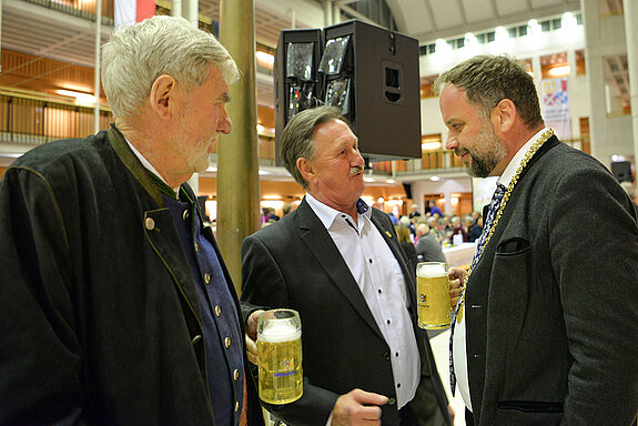 Stadtrat Hartmut Binner, Partnerschaftsreferent Anton Frankl und OB Tobias Eschenbacher (vl.l)