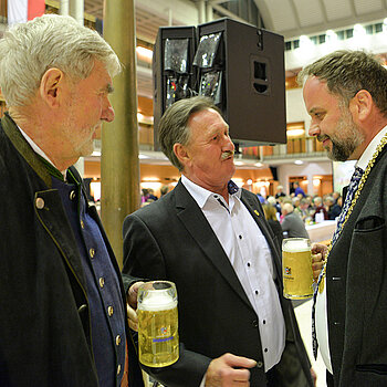 Stadtrat Hartmut Binner, Partnerschaftsreferent Anton Frankl und OB Tobias Eschenbacher (vl.l)