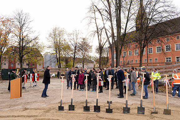 Eindrücke vom Spatenstich für die SteinPark-Schulen im Freisinger Norden. (Foto: Stadt Freising)