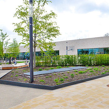 Schulen am SteinPark - Pausenbereich und Terrasse. (Foto: Stadt Freising) 