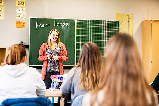 Mit einem Infotag 2016 und Fortbildungsveranstaltungen - zuletzt 2020 - engagiert sich das Faire Forum dafür, den Gedanken des fairen Handels in die Schulen zu bringen. (Foto: Jakub Kaliszewski)