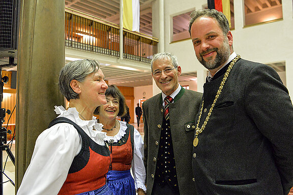 Lisi Pacher, Hilde Merle und Willi Pacher vom Gemischten Chor Obervellach haben Ob Tobias Eschenbacher mit ihren musikalischen Grüßen begeistert (v.l.). 