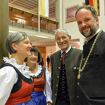 Lisi Pacher, Hilde Merle und Willi Pacher vom Gemischten Chor Obervellach haben Ob Tobias Eschenbacher mit ihren musikalischen Grüßen begeistert (v.l.). 