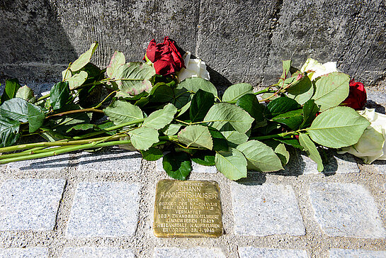 Der Stolperstein für Johann Rannertshauser nennt die grausamen Fakten: 1936 wurde er zwangssterilisiert und am 28.4.1945 ermordet. (Foto: Stadt Freising)