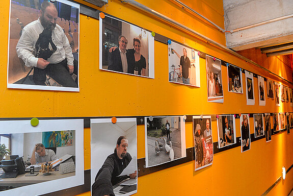 Eine Bildergalerie mit Schnappschüssen aus dem Kulturamt empfing die Gäste im Lindenkeller. 