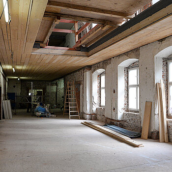 Die Öffnung oben zeigt den künftigen Anschluss für die neue Treppe zum zweiten Stock. (Foto: Stadt Freising)