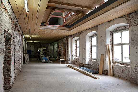 Die Öffnung oben zeigt den künftigen Anschluss für die neue Treppe zum zweiten Stock. (Foto: Stadt Freising)