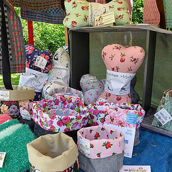 Regionale und handgemachte Produkte rund um die Rose. (Foto: Stadt Freising)