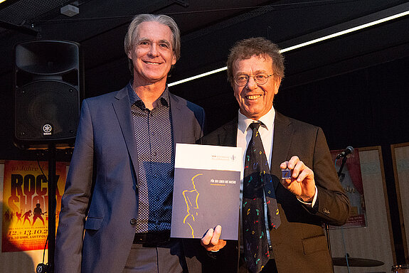 Lange Jahre ein Super-Team beim gemeinsamen Regionalwettbewerb "Jugend musiziert" der Musikschulen Erding und Freising: Peter Hackel (links) und Martin Keeser. 