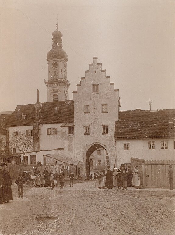 Das Ziegeltor von außen (1895).