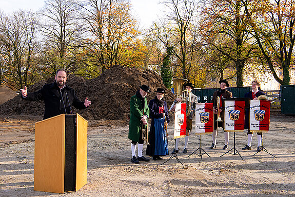 Eindrücke vom Spatenstich für die SteinPark-Schulen im Freisinger Norden. (Foto: Stadt Freising)