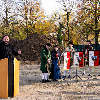 Eindrücke vom Spatenstich für die SteinPark-Schulen im Freisinger Norden. (Foto: Stadt Freising)