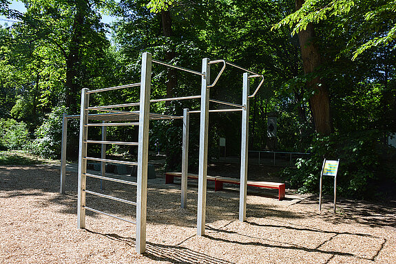 Bewegungsparcours Fürstendamm Calisthenics Station