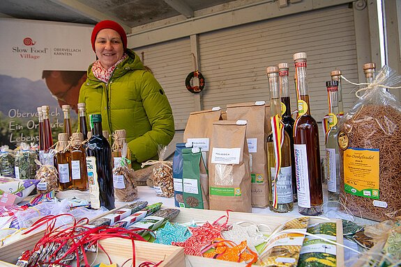 Korbiniansmarkt rund um den Roider-Jackl- Brunnen - nochmals ein bestens bestückter Stand der Gemeinde Obervellach. (Foto: Stadt Freising)