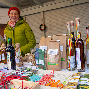 Korbiniansmarkt rund um den Roider-Jackl- Brunnen - nochmals ein bestens bestückter Stand der Gemeinde Obervellach. (Foto: Stadt Freising)