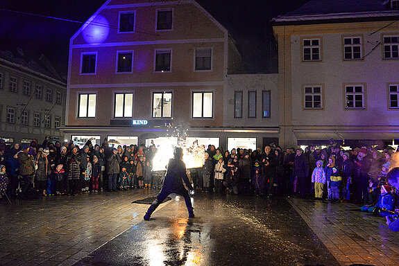 Spektakuläre Feuershow beim Eröffnungsfest der Oberen Altstadt im Dezember 2023. (Foto: ski)