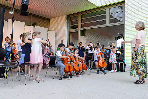 Großartig! Die Streicherklasse der Grundschule am SteinPark. (Foto: Stadt Freising)