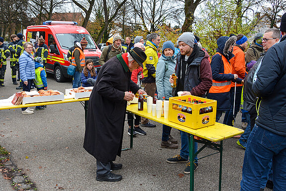 Eine kleine Stärkung darf natürlich auch nicht fehlen, wieder einmal großzügig gespendet von Herrn Peter Lenz. (Foto: Stadt Freising) 