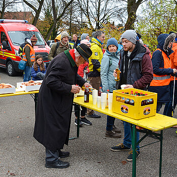 Eine kleine Stärkung darf natürlich auch nicht fehlen, wieder einmal großzügig gespendet von Herrn Peter Lenz. (Foto: Stadt Freising) 