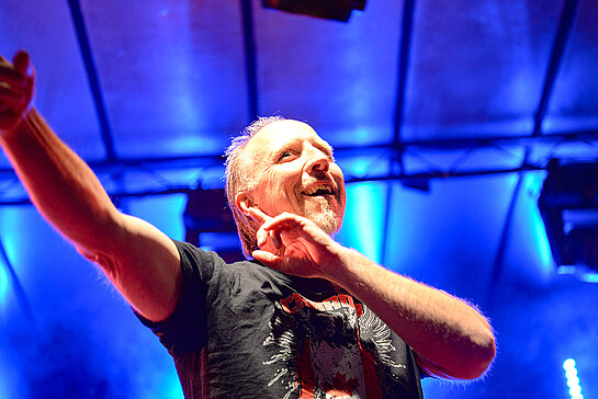 Richy Kehr heizte der Menge beim Altstadtfest Open Air 2019 ordentlich ein. (Foto: Stadt Freising) 