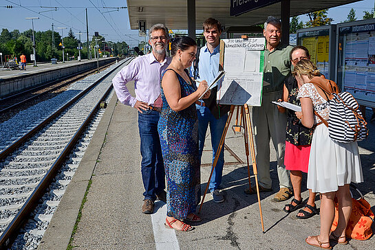 Unterschriftensammlung für die Schnellbuslinie nach Garching.