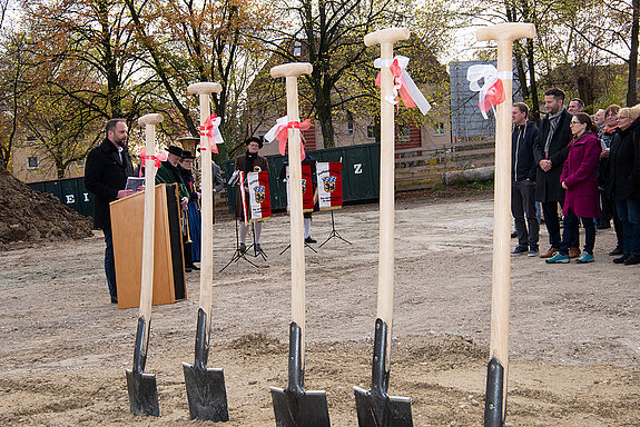 Eindrücke vom Spatenstich für die SteinPark-Schulen im Freisinger Norden. (Foto: Stadt Freising)