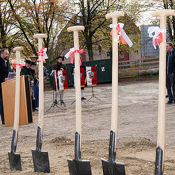 Eindrücke vom Spatenstich für die SteinPark-Schulen im Freisinger Norden. (Foto: Stadt Freising)