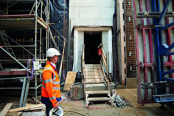 Westtangente Freising: Schachtbauwerk mit nördlichem Tunnelausstieg zur Vöttinger Straße.