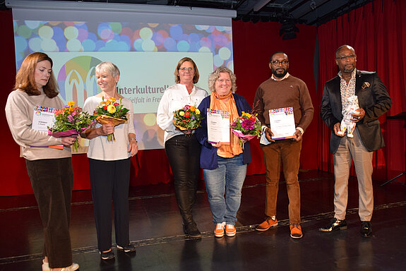 Gaelle Titinsnaider & Uta Bomme (FiD), Deo Amados & Yerima Halirou (A.T.F. e. V.), Sabine von Garßen & Irais Peisker (Müttercafé).