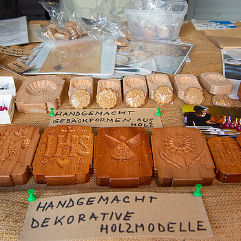 Korbiniansmarkt rund um den Roider-Jackl- Brunnen - Stand Škofja Loka. (Foto: Stadt Freising)