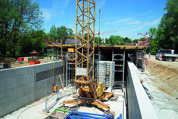 Westtangente Freising /Tunnel in Deckelbauweise: Bau der "Haube" am Übergang des Tunnels zur Oberfläche.