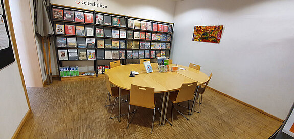 Foto vom Zeitschriftenbereich der Stadtbibliothek Freising