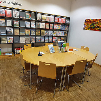 Foto vom Zeitschriftenbereich der Stadtbibliothek Freising