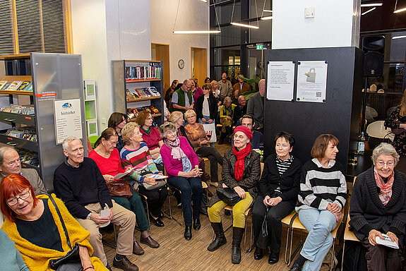 Der Platz reichte kaum aus, so zahlreich kamen die Geburtstagsgäste. (Foto: Stadt Freising)