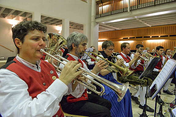 Garant für einen schwungvolle musikalische Begleitung: die Stadtkapelle Freising.