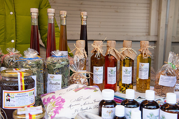 Korbiniansmarkt rund um den Roider-Jackl- Brunnen - nochmals ein bestens bestückter Stand der Gemeinde Obervellach. (Foto: Stadt Freising)