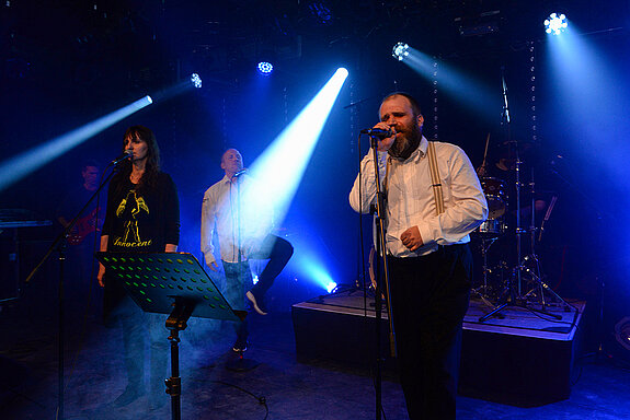 Jetzt wird´s laut: Die Kulturamtsband eröffnet ihre drei Auftritte mit einem Rammstein-Lied.