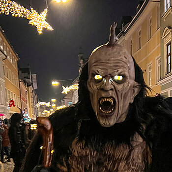 Zum Eröffnungsfest der Oberen Altstadt im Dezember 2023 gaben sich auch die Freisinger Perchten ein Stelldichein. (Foto: ski)