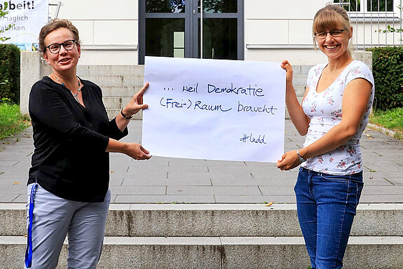 Dr. Myriam Wagner-Heisig und Hannah Magerle von der vhs Freising sind dabei, weil Demokratie (Frei-)Raum braucht!