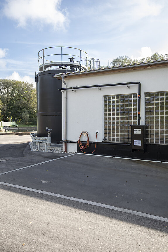 Fällmittelanlage Belebungsstraße 1, Kläranlage Freising (Foto: JS Deutschland) Fällmittelanlage Belebungsstraße 1, Kläranlage Freising (Foto: JS Deutschland)