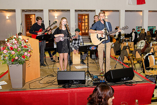 Bezaubernd: "Mieke and the Boys" begeistern das Publikum. (Foto: Stadt Freising)